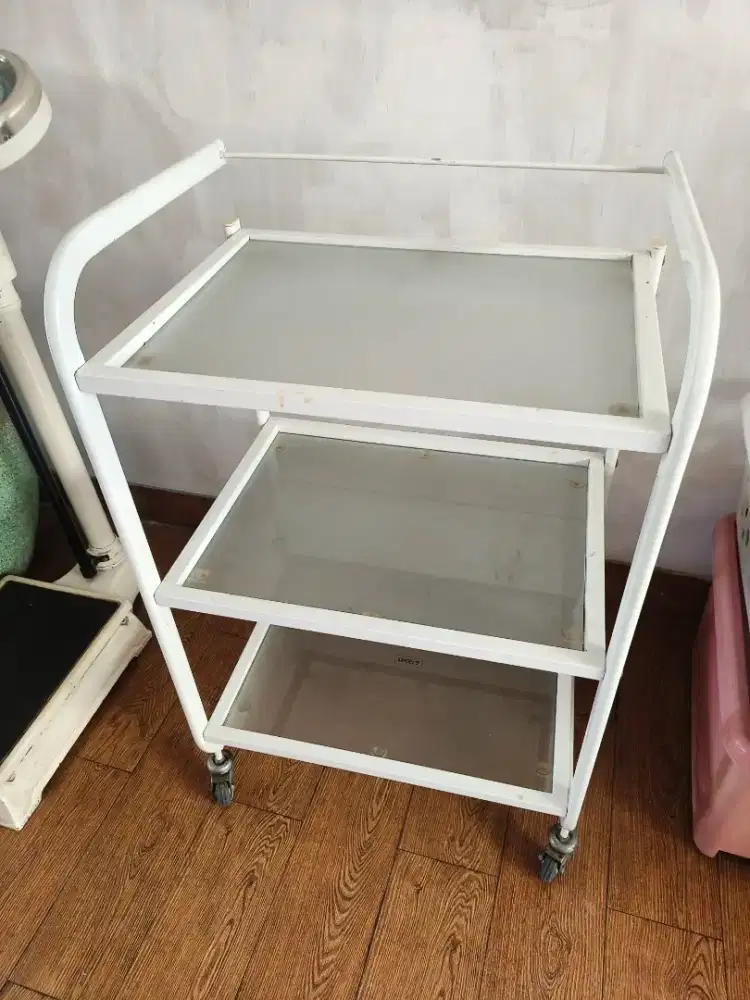 Troli instrumen 3 rak kaca (bahan besi kuat)  MURAH!!