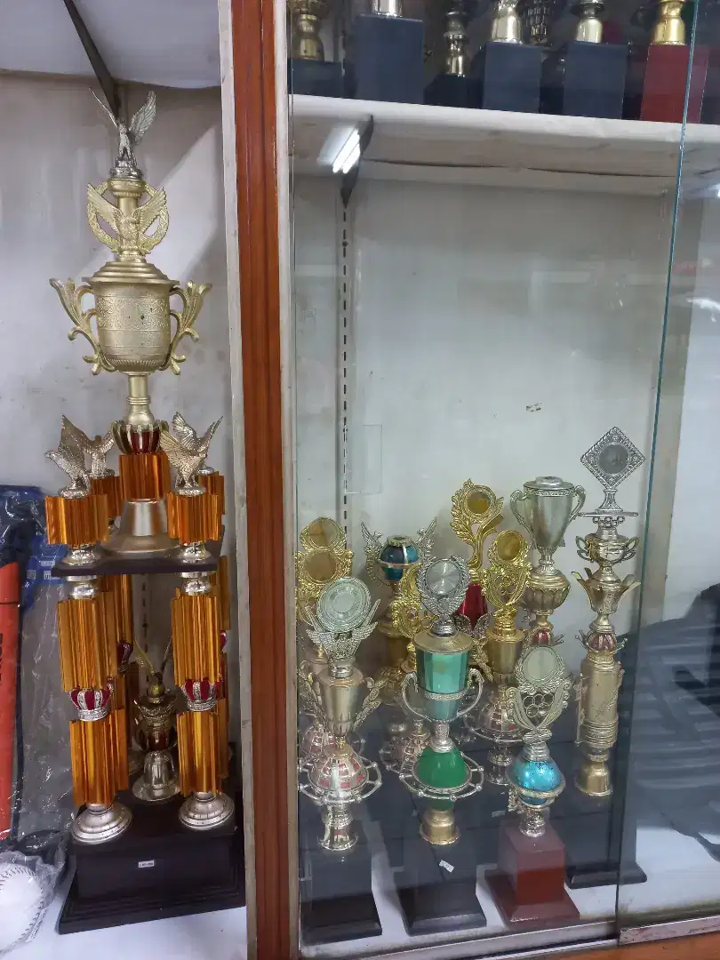 Trophy Antik Jadul