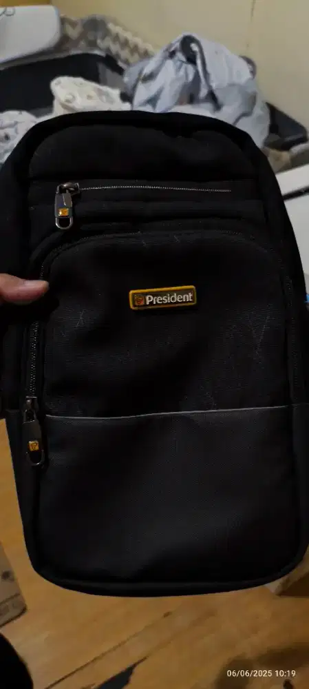 Tas selempang president hitam
