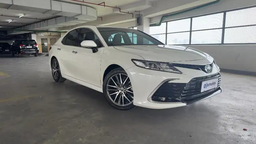 Like New Toyota Camry 2.5 V Bensin-AT 2023 Putih