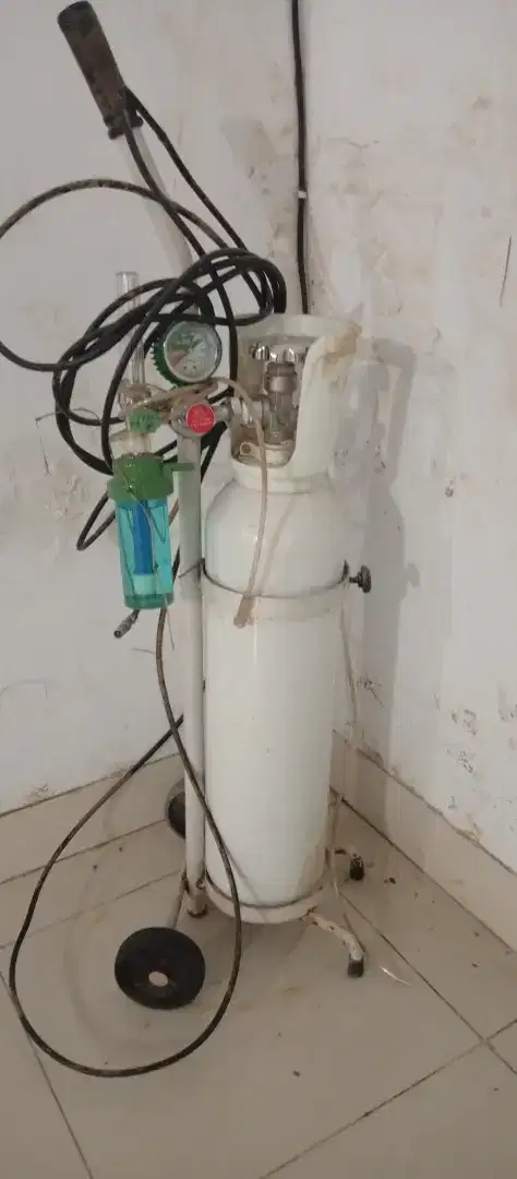 Tabung oksigen bekas