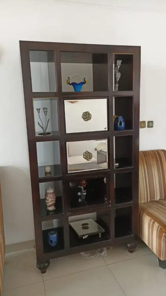 Lemari Hias by Floral Home Furniture