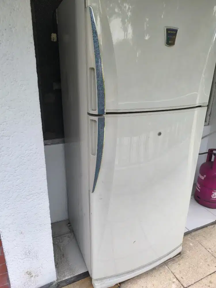 Lemari es Sharp 2 pintu