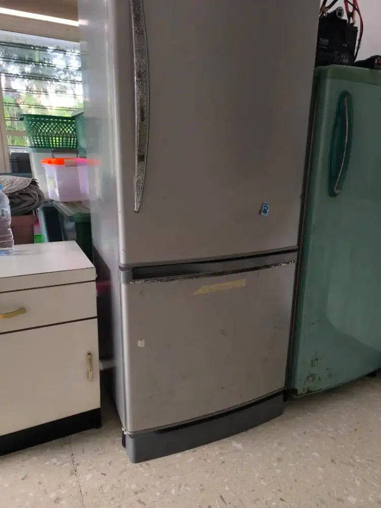 Lemari es 2 pintu panasonic