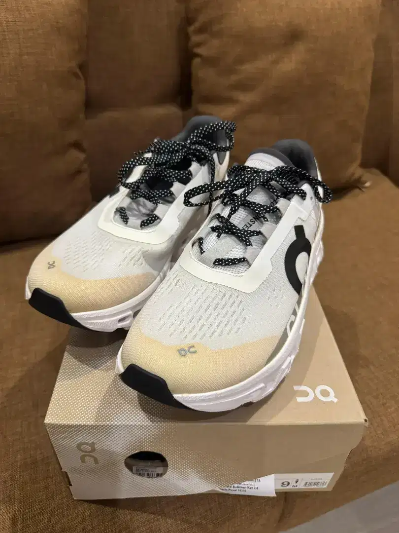 Running Oncloud Monster White size 42