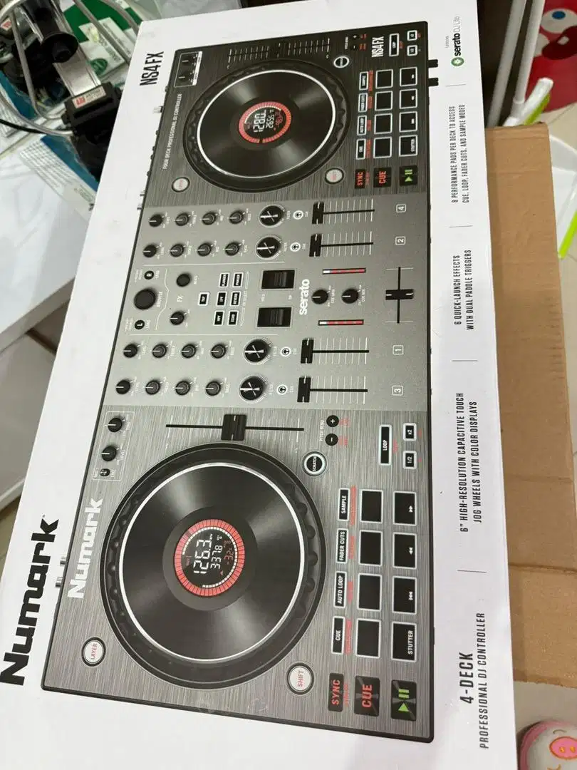 DJ CONTROLLER NUMARK NS4FX