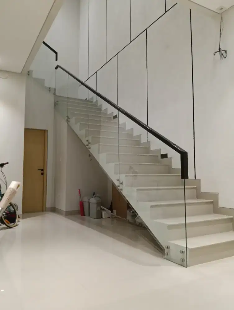 Jual relling tangga kaca tempered 10 mm dan handle kayu