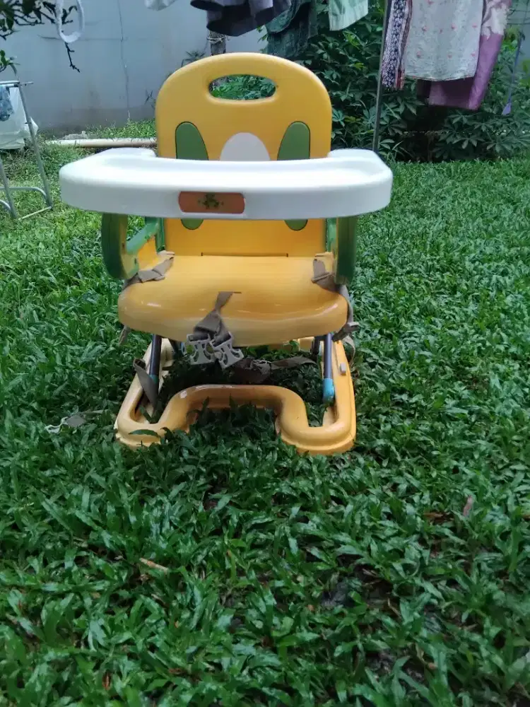 Kursi makan bayi