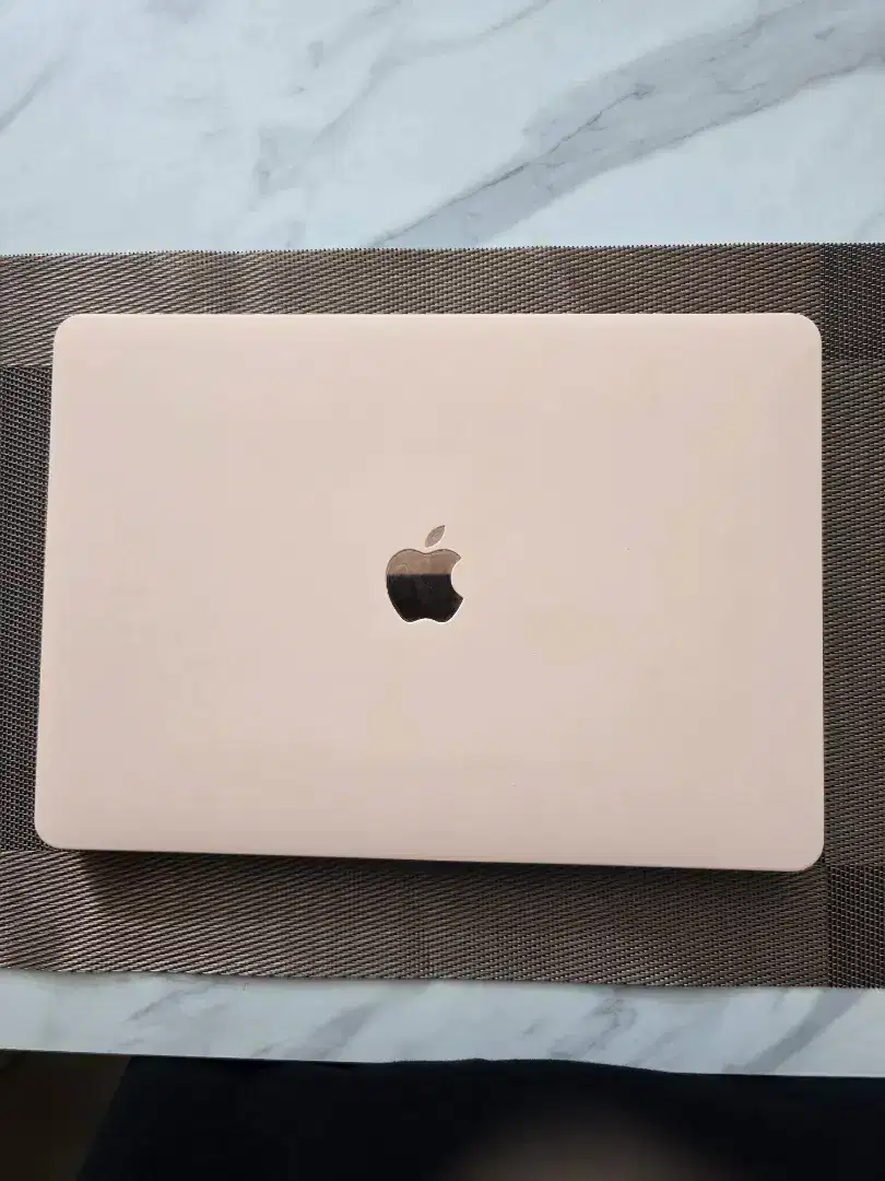 Macbook Air M1 chip 2020 kondisi mulus
