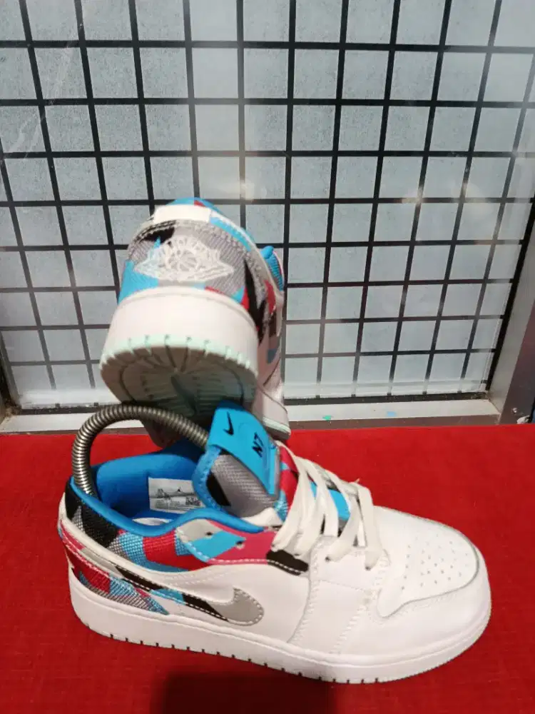 Sepatu sneakers keren