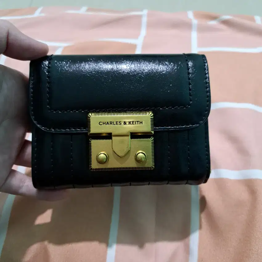 Preloved Dompet Charles Keith Original