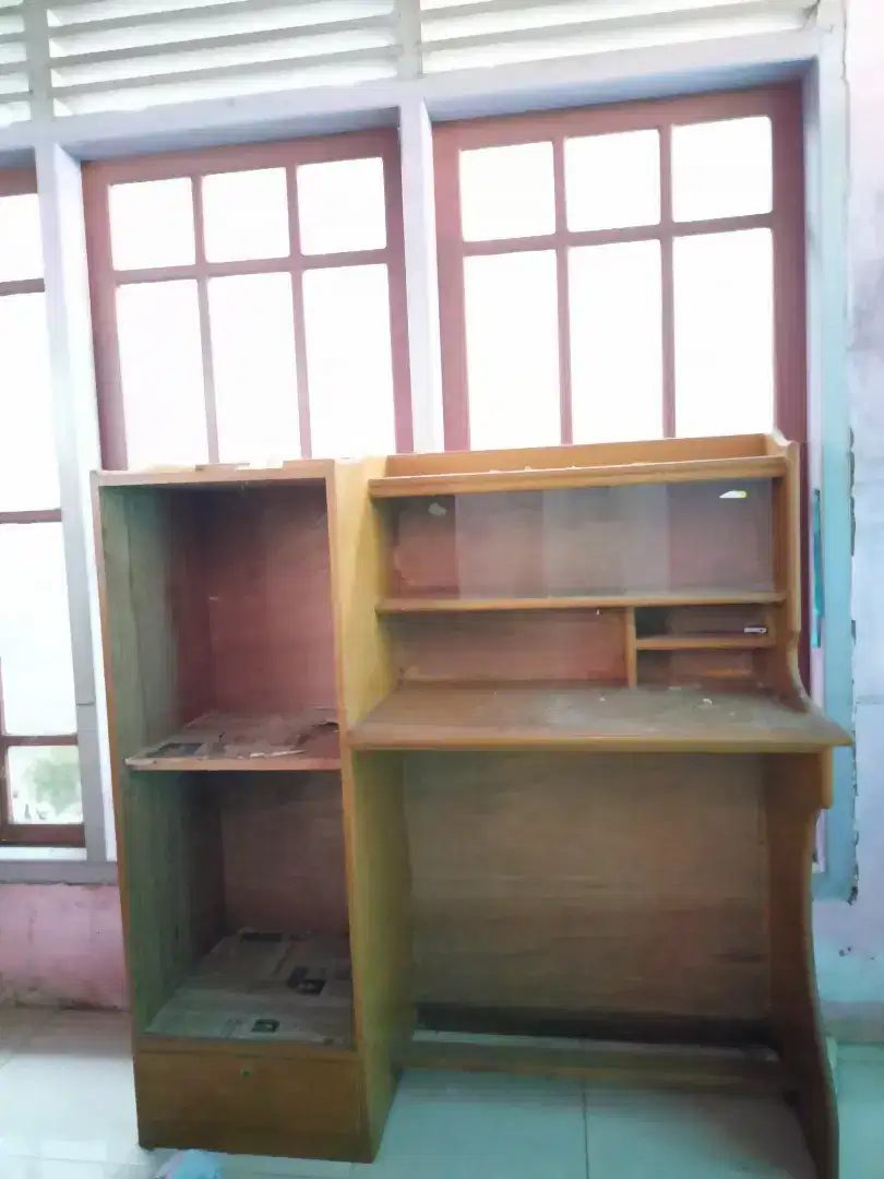 Lemari belajar Bahan Kayu bukan Bahan Plastik !