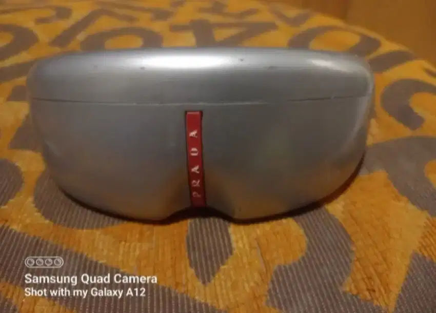 Box Kacamata PRADA,masih bagus kuat,klip kuat rapat,dlm mulus