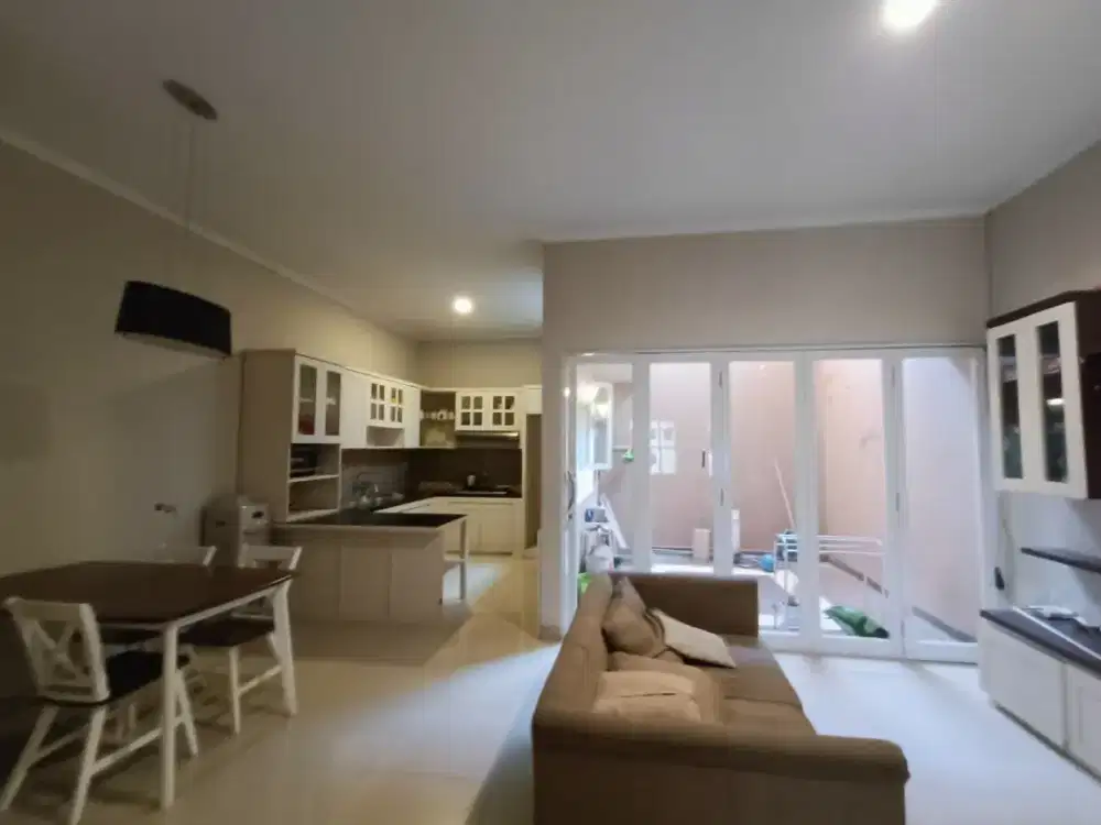 Rumah modern minimalis tengah kota ramdan semi furnish 3+1bed di jual