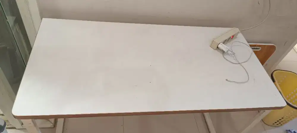 Meja Kerja / Belajar Putih Minimalis – Kaki Besi, Ukuran 120x60