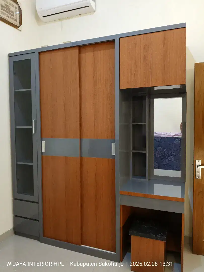 Lemari dan meja belajar desain interior kamar set minimalis