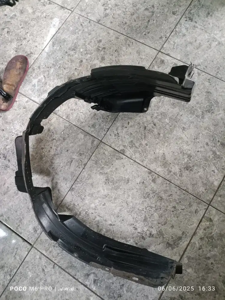 Linder fender RH Avanza lama (kanan supir)