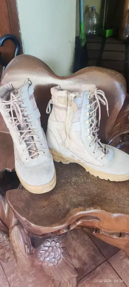 Sepatu boot tentara