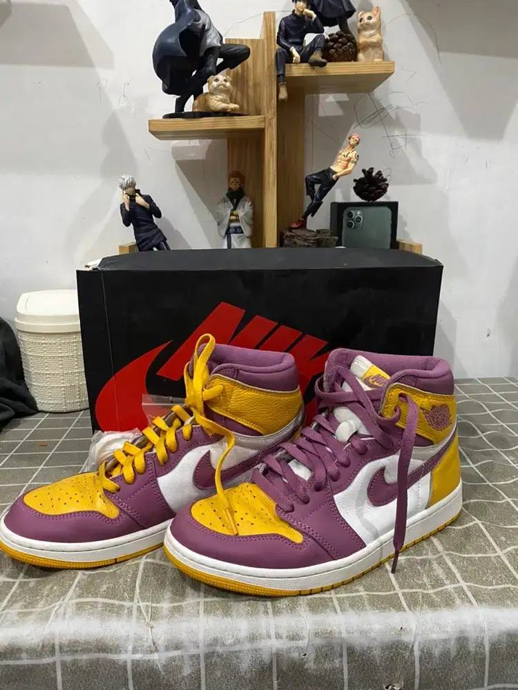 Nike Air Jordan 1 Retro High OG University Gold/Light Bordeaux