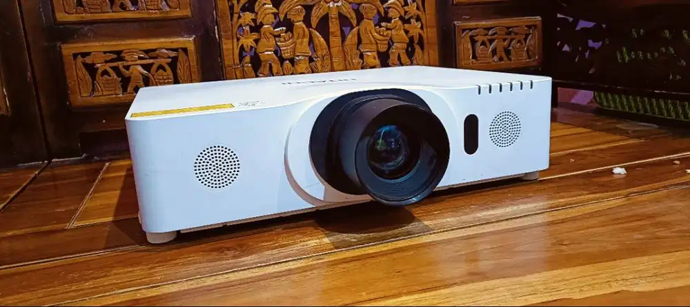 Proyektor Hitachi CP-X8150 Lampu 5000 Lumens Sangat Terang