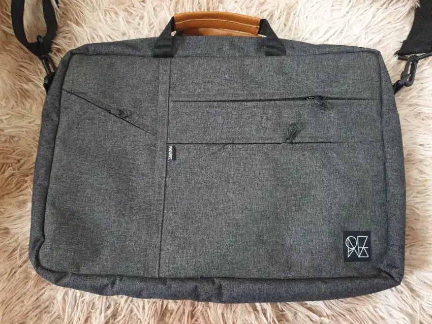 Tas laptop premium
Bahan anti air Water proof