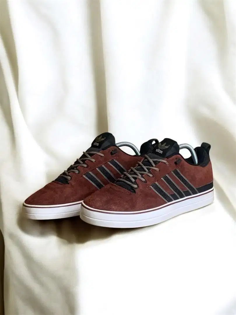 Sepatu Sample Adidas Silas II Dark Rust size 42 2/3