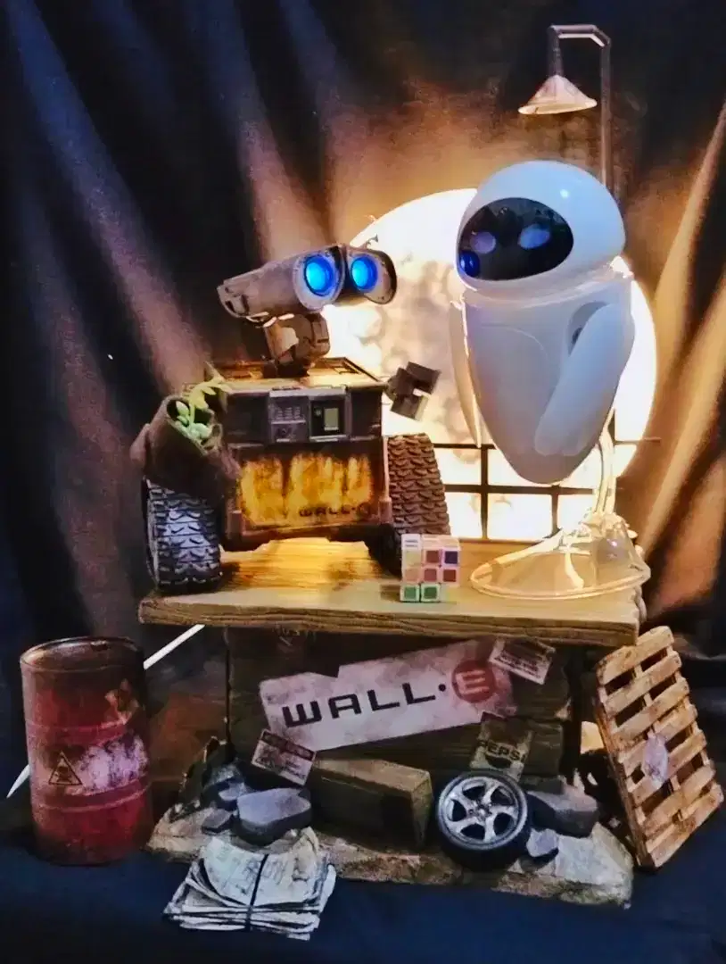 Diecast figure robot wall E diorama big sepeda vespa vintage jadul