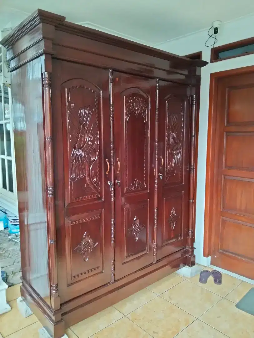 Lemari pakaian 3 pintu kayu jati