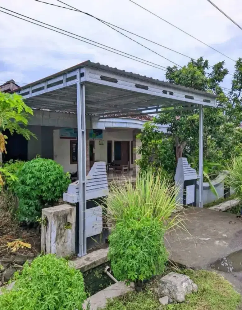 Kanopi Baja ringan terpasang