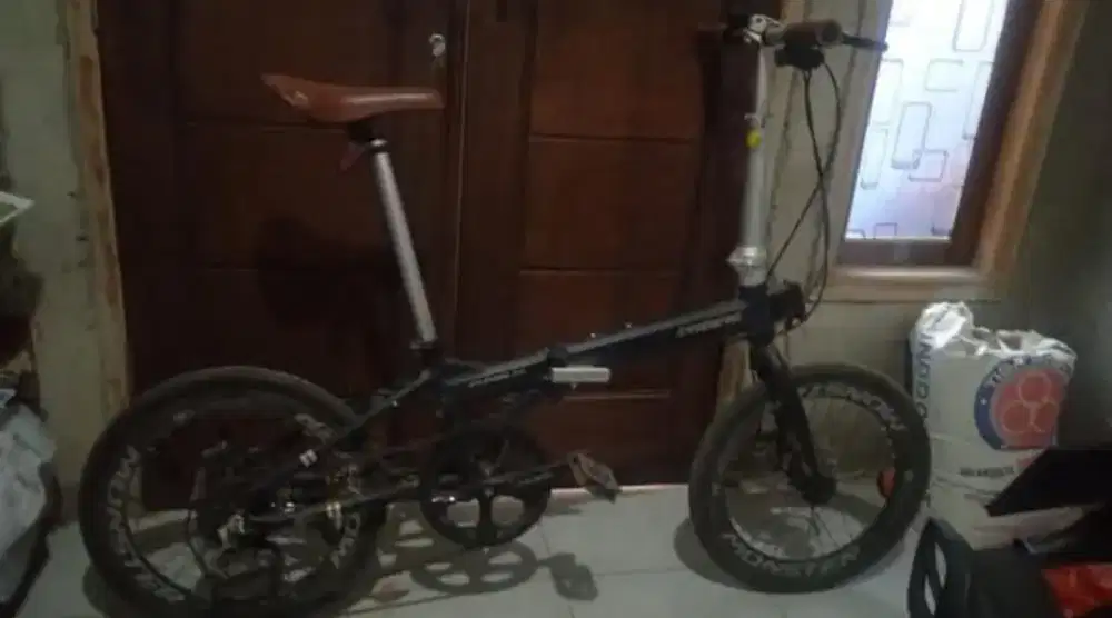 Sepeda lipat Pacific type splendid 300 ukr 20 Warna black