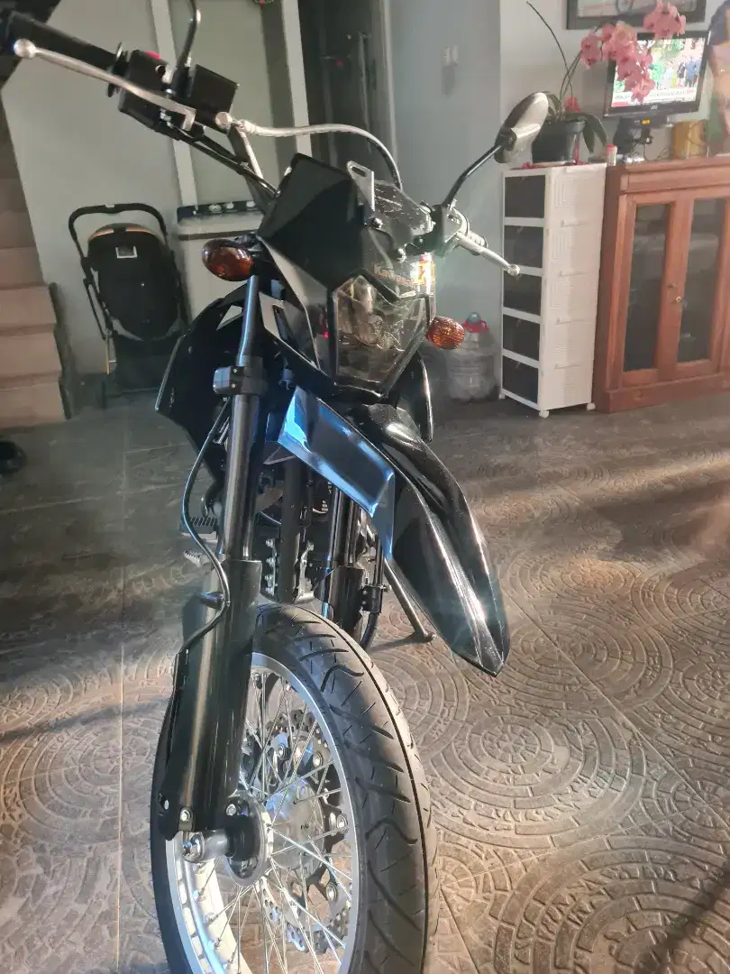 Jual klx sm 2025 low km