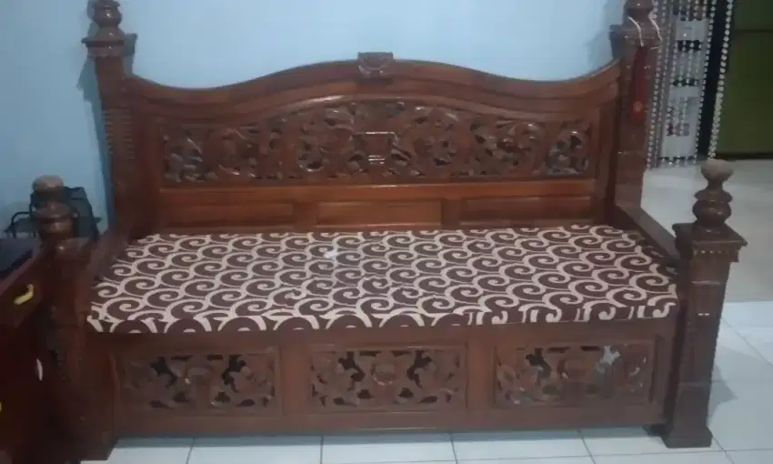 Tempat Duduk Ukiran Kayu Jati