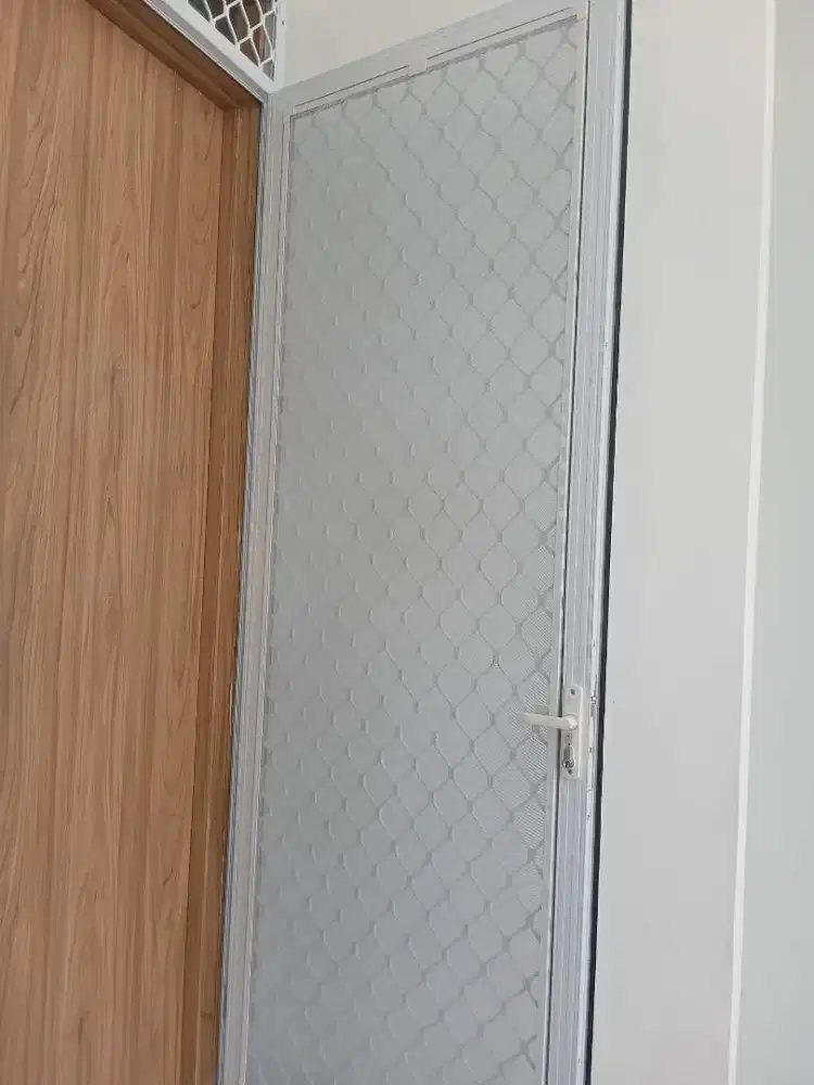 Terima pemasangan kawat nyamuk magnet untuk pintu dan jendela