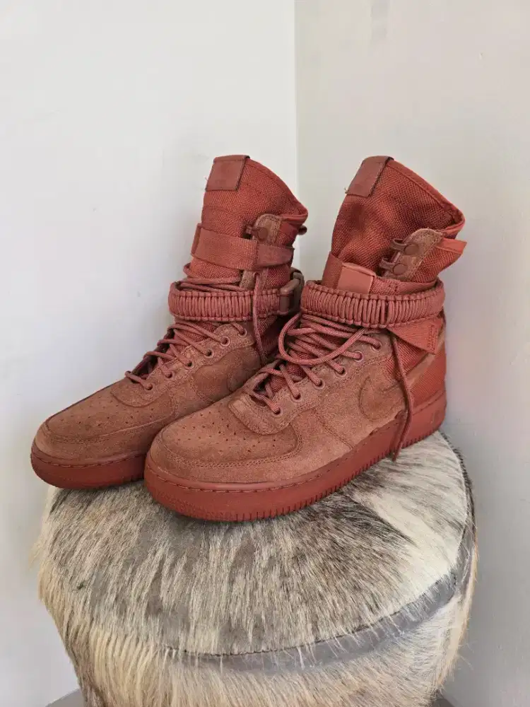 Sneaker Nike SF Air Force 1 High Size US 9,5 (gak pernah dipake)