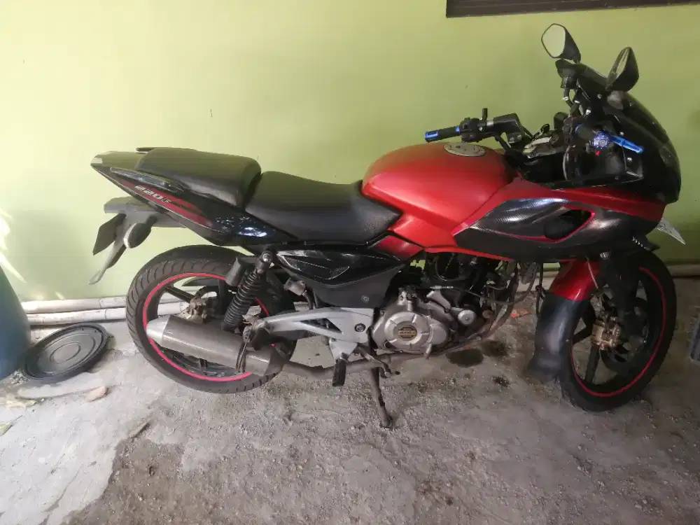Motor Pulsar 220f
