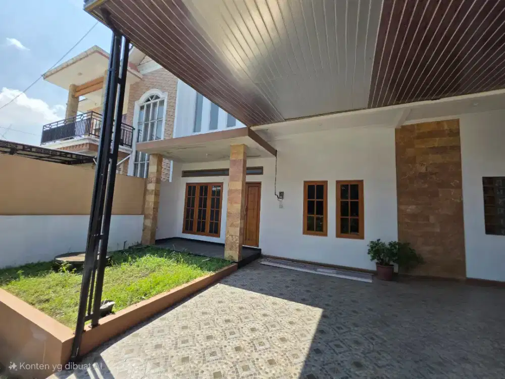 RUMAH MODERN 2 Lt-Desain Inner Court & Pencahayaan Bagus Ungaran Timur