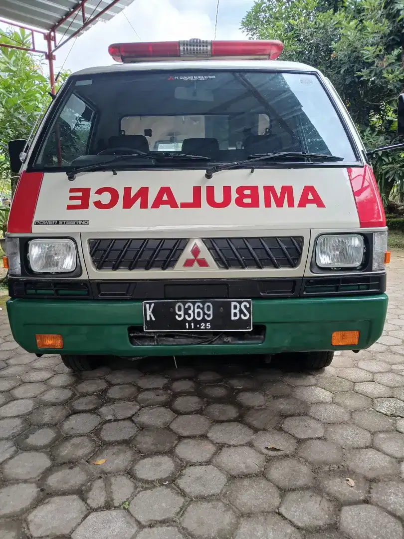 AMBULANCE  MEDIS