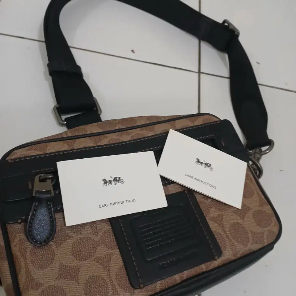 Tas selempang COACH
