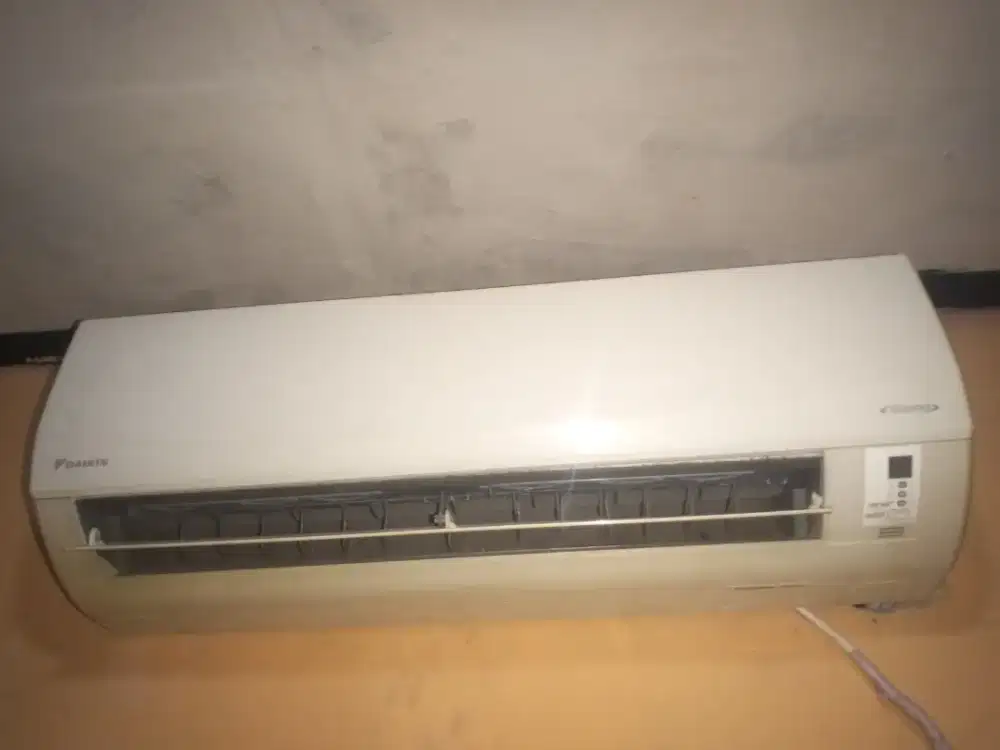 Dijual cepat AC Daikin inverter 1PK