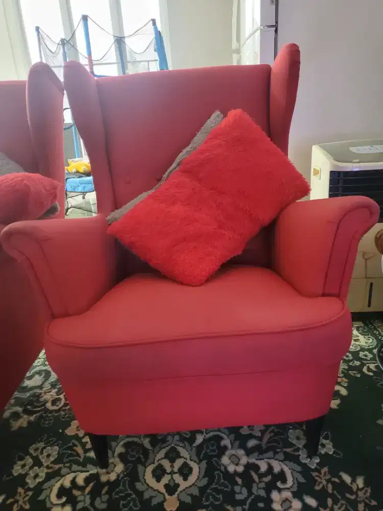 Dijual sofa merah eks IKEA