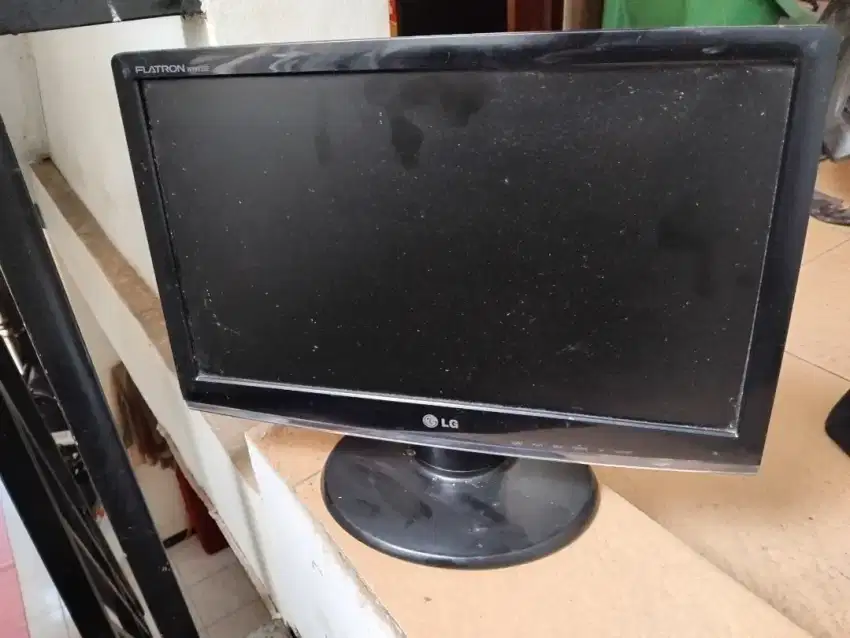 Lcd pc / monitor bekas / minus
