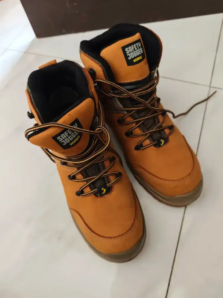 Sepatu safety Jogger size 44 warna coklat ULTIMA Like New ISTIMEWA
