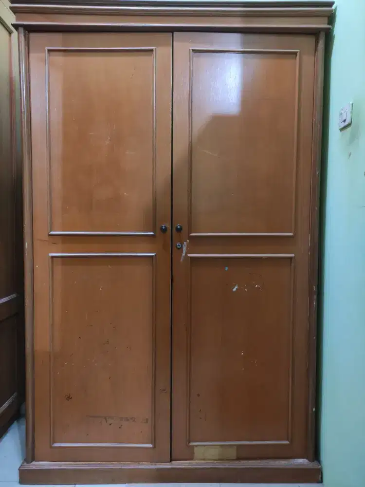Lemari pakaian kayu jati