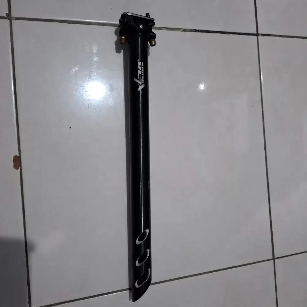 Seat Post tiang sadel XLR8 30.4 x 400MM CD Hole Alloy