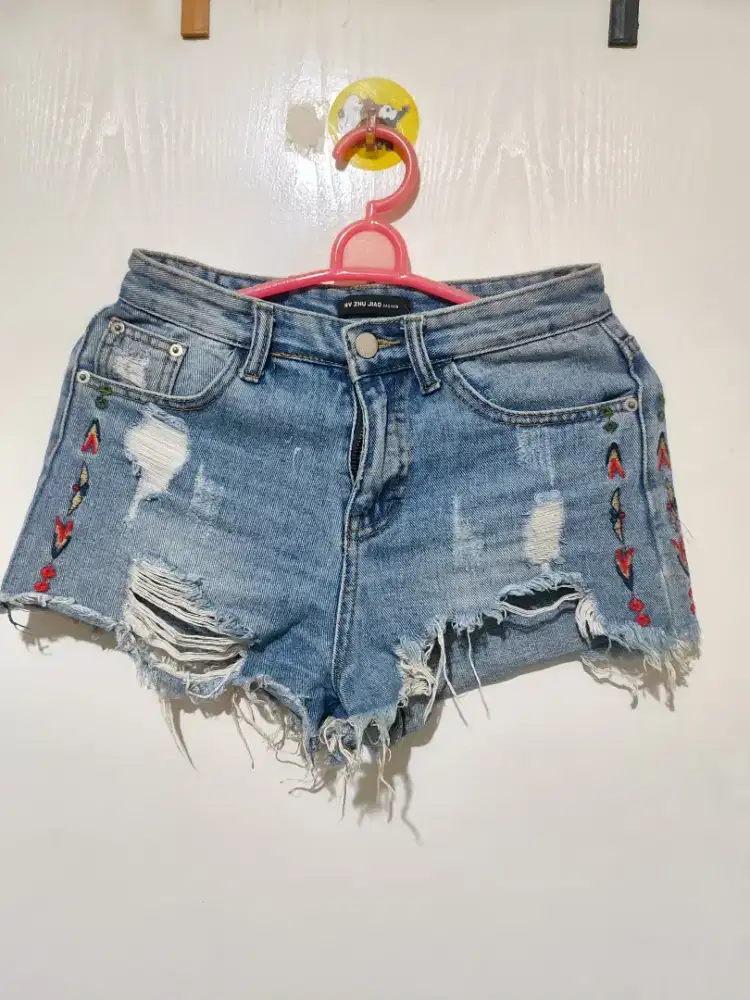 Preloved Celana Pendek Jeans Wanita Masih Bagus