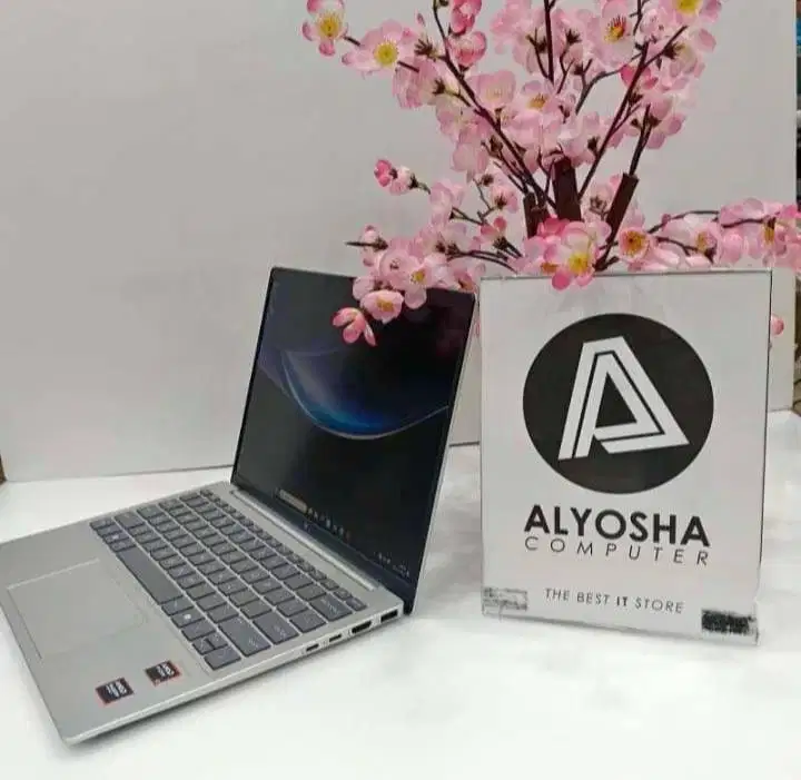 HP PAV AERO 13-BG0111AU-RYZEN 5-8640U-16GB-512 GB SSD-AMD RADEON GRAPH