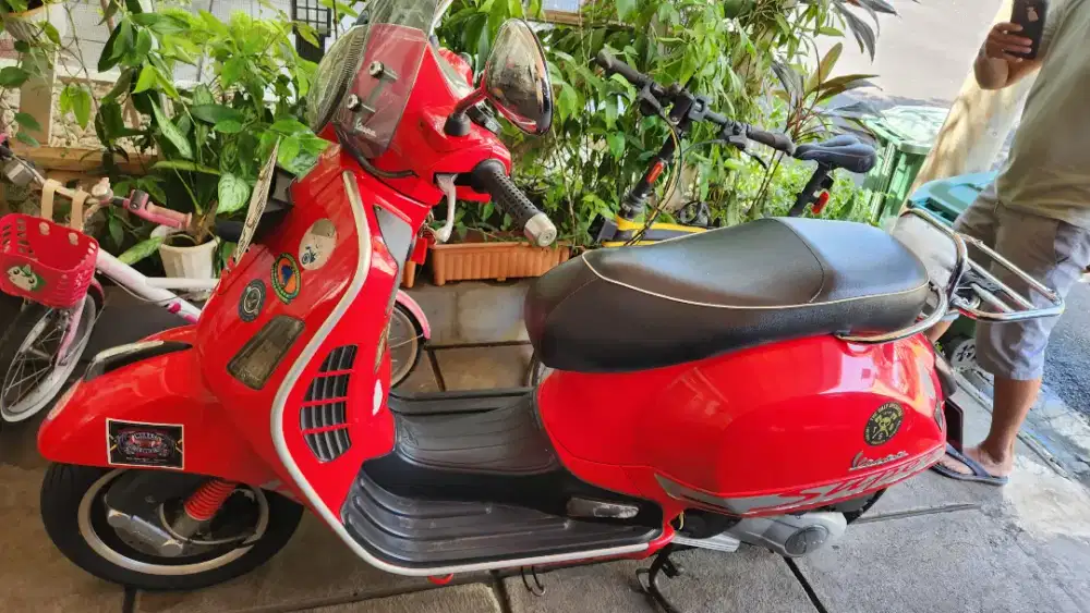 Vespa Piaggio GTS 150 - Warna Merah - WTS