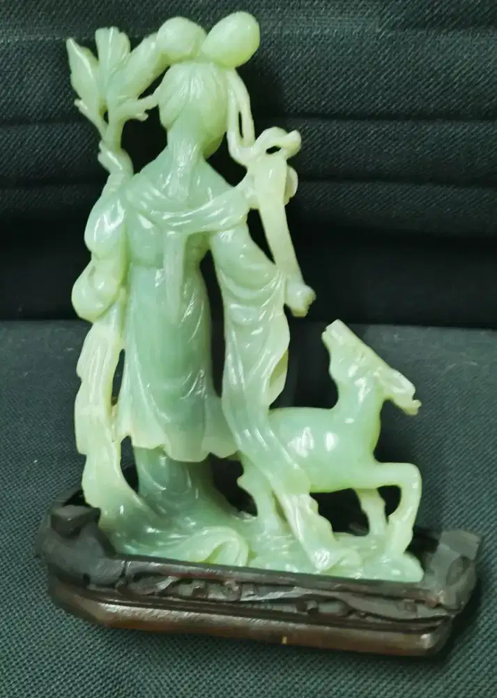 Dijual hiasan meja Dari batu giok