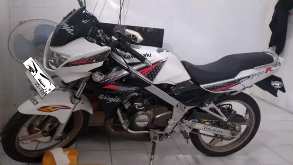 Jual santai Ninja R putih