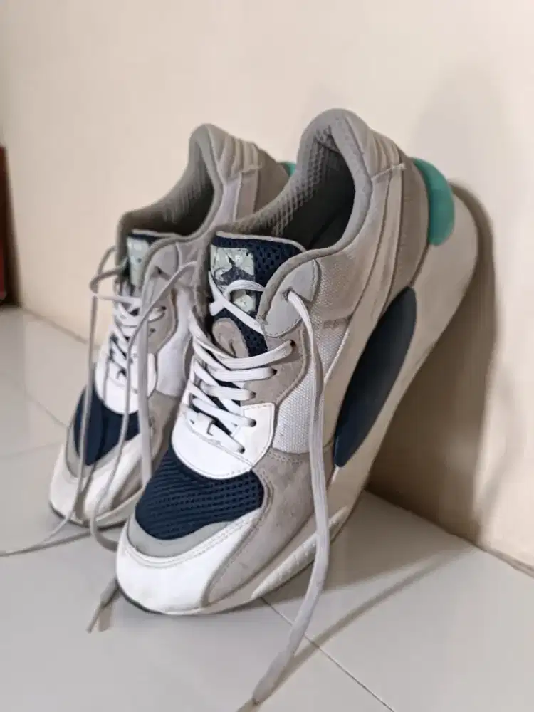 Sneakers Pria Second